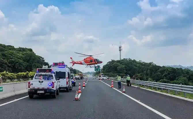 梁子湖区高速公路汽车救援案例